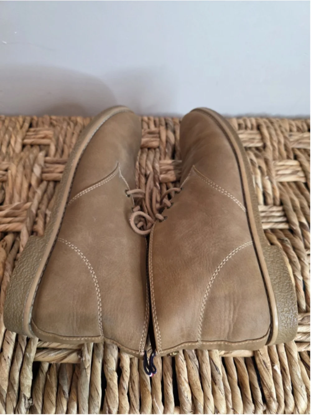 Tommy Hilfiger Benay Chukka Boots Tan Faux Leather Lace Up Size 9M - Read